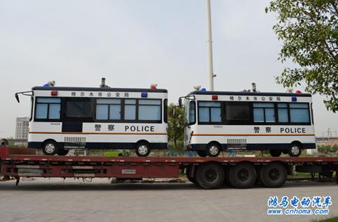 青海格爾木市流動警務(wù)室發(fā)車——新措施深化“警民親”