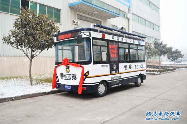 廣西岑溪市鴻馬流動警務(wù)室發(fā)車——守護社會平安