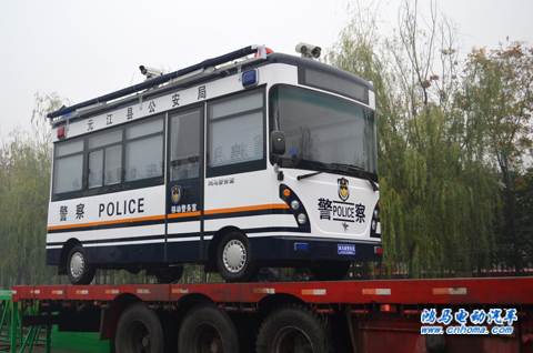 云南玉溪:鴻馬移動警務(wù)室首發(fā)元江
