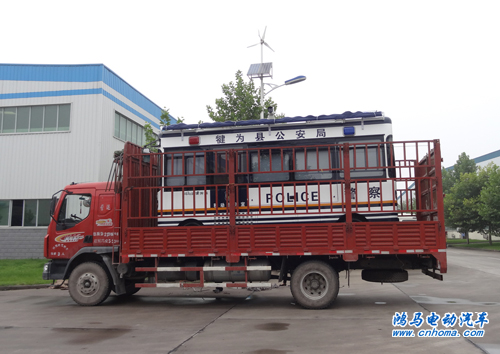 四川犍為鴻馬流動(dòng)警務(wù)室發(fā)車——科技興警 增添執(zhí)法利器